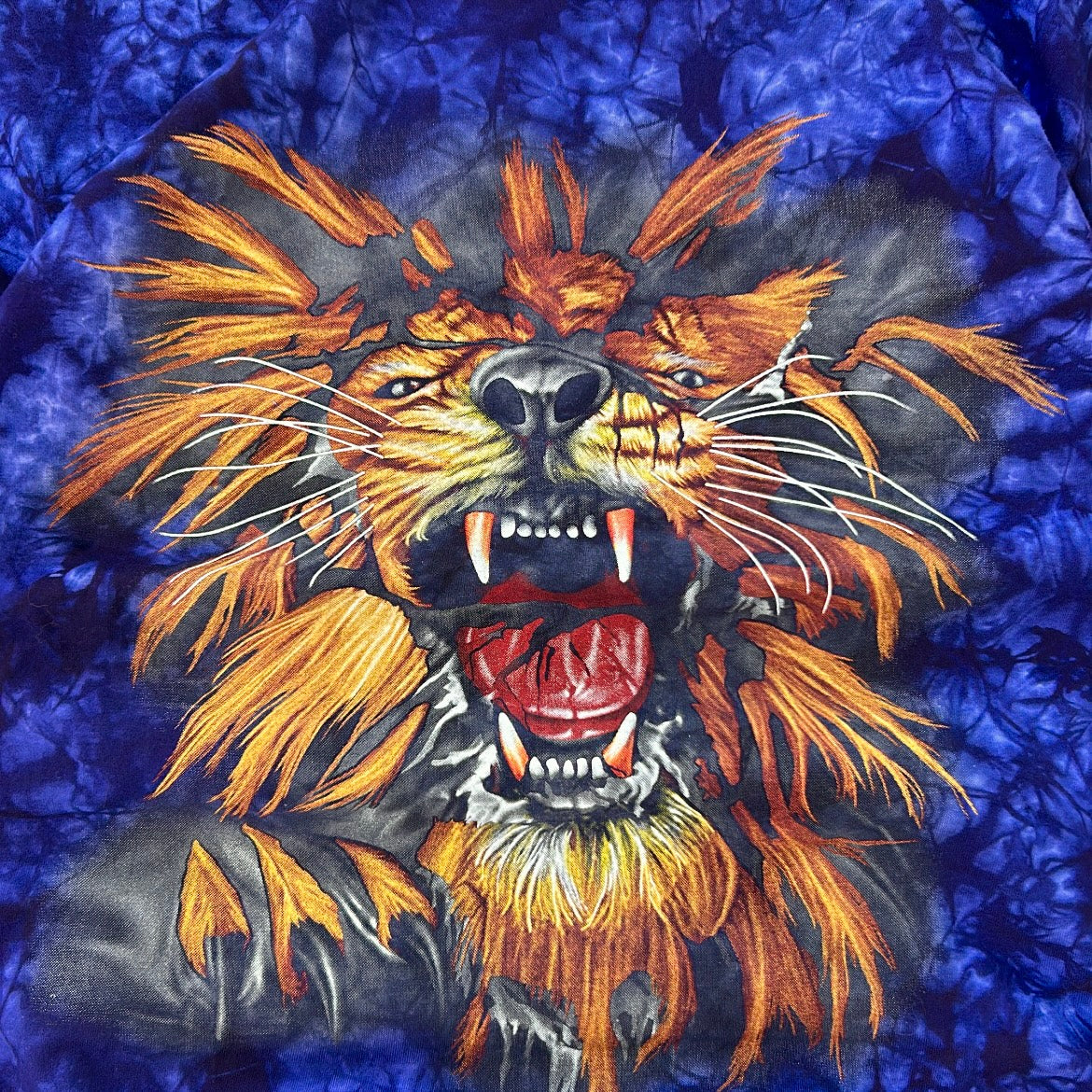 Lion tie die style graphic tee