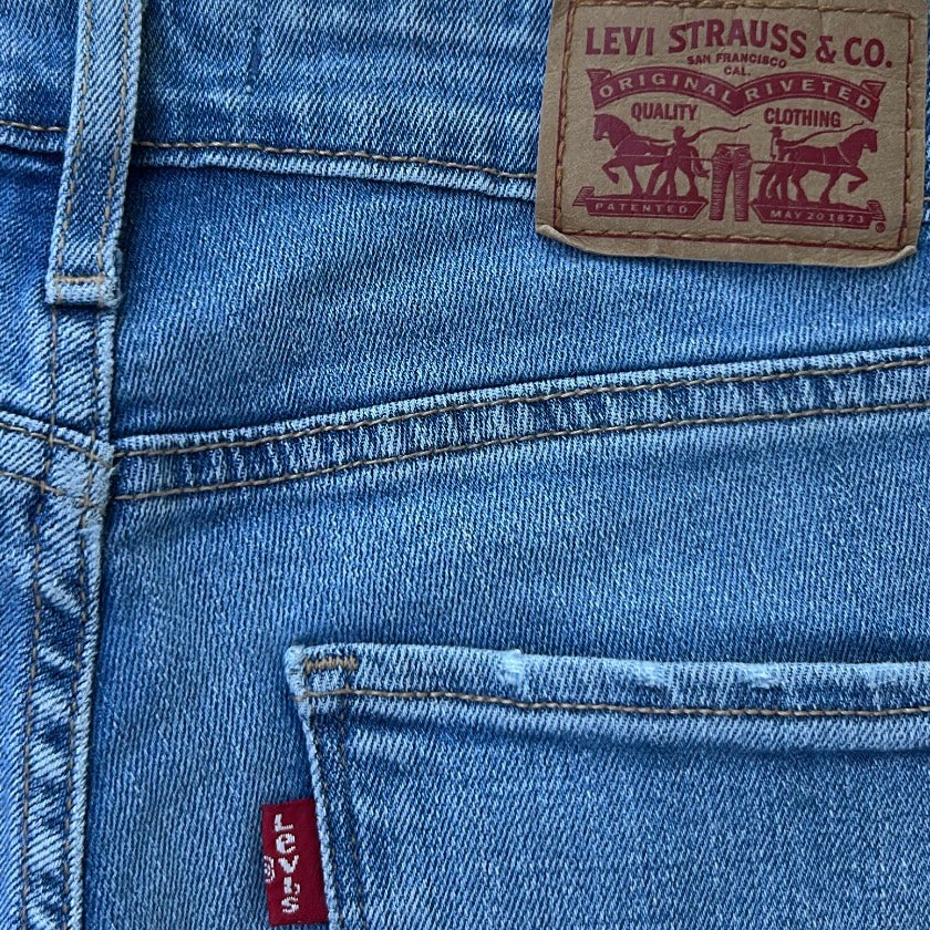 Levis 721 booty shorts
