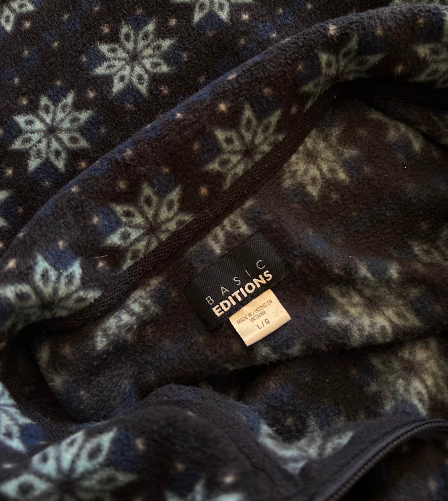 Vintage Snowflake Design Cozy Fleece Jacket.