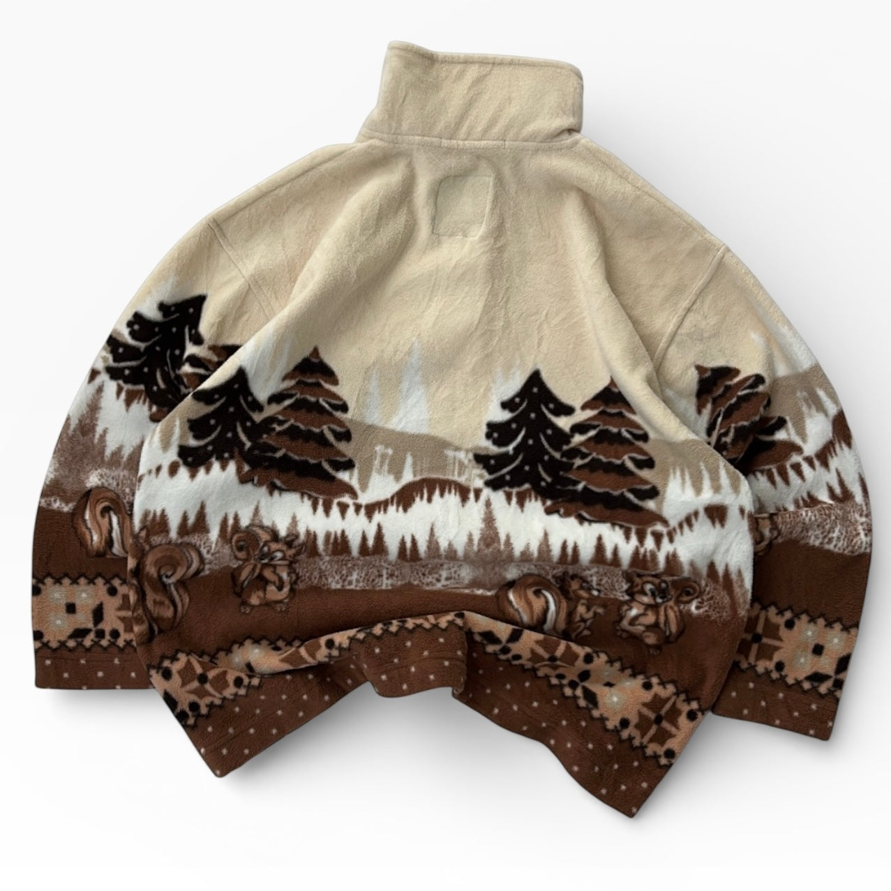 The Campagnolo 1/4 gold button-up Fleece with Squirrel in forest
