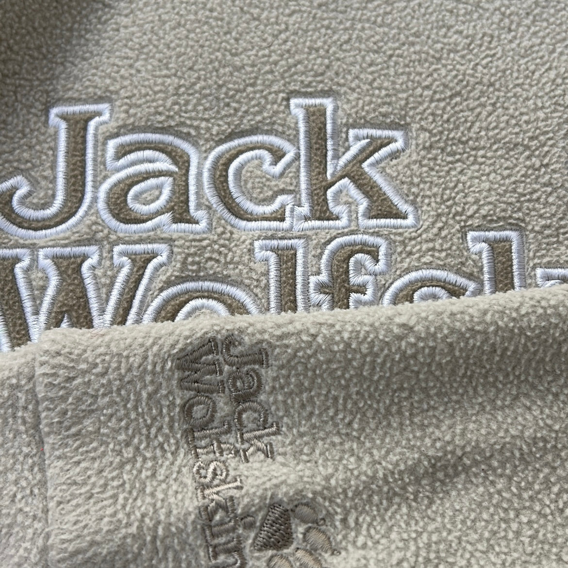 Jack Wholfskin beige hoodie fleece