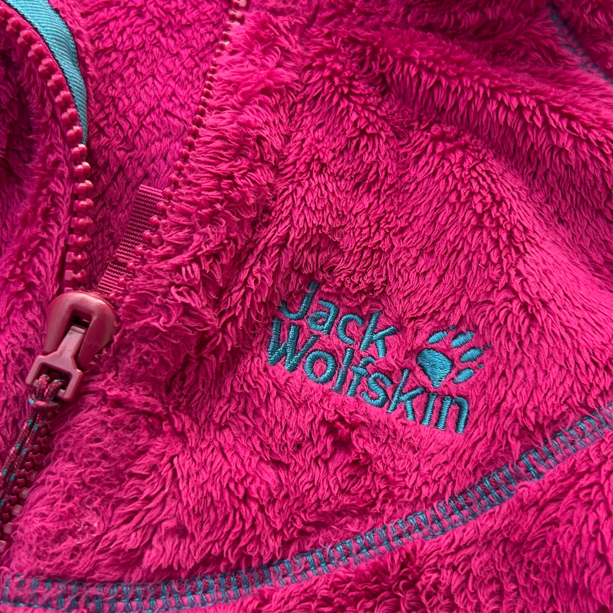 Jack Wholfskin fuzzy magenda adjustable fleece jacket